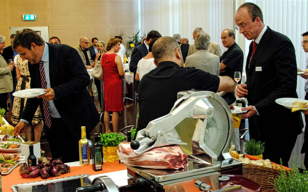 Catering_Mars_Pluto